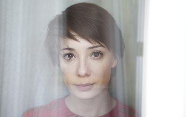 Чулпан Хаматова позировала дочери в синем платье