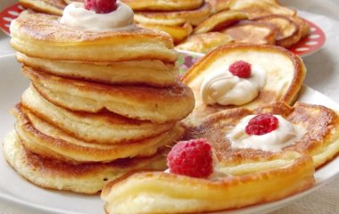 Вкус лета: простые рецепты ягодных оладьев