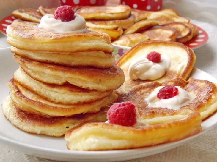 Вкус лета: простые рецепты ягодных оладьев