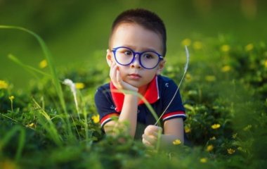 Експерт розповів, чому шкідливо віддавати дитину до школи раніше ніж сім років.