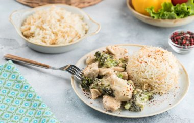 Диетическое и сытное блюдо: рецепт куриного филе с брокколи