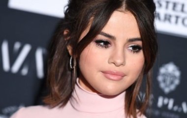 Селена Гомес украсила обложку «ELLE», а также раскрыла секреты отношений с Деми Ловато 