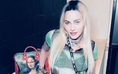 62-летняя Мадонна зажгла на сцене гей-бара с полностью обнаженной грудью