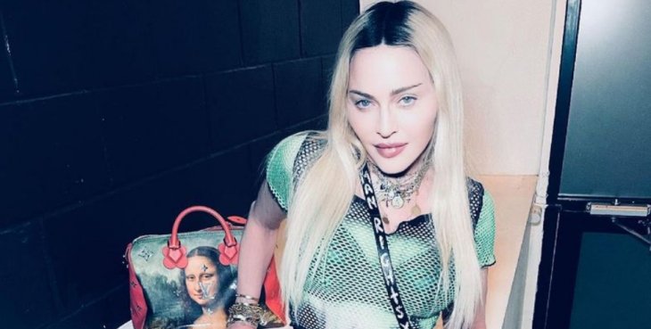 62-летняя Мадонна зажгла на сцене гей-бара с полностью обнаженной грудью