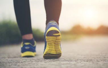 Лікарі з'ясували, що для запобігання деменції важливо ходити з високою швидкістю