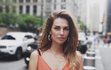 Саша Савельева впервые после родов посетила светское мероприятие