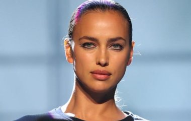 Морская нимфа: Ирина Шейк позировала топлес 