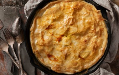 Вкусный и полезный завтрак: творожная запеканка с бананом и хурмой