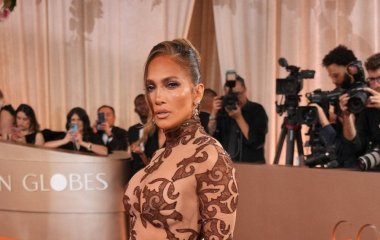 56-річна Дженіфер Лопес приголомшила ефектним виглядом без жодної краплі макіяжу