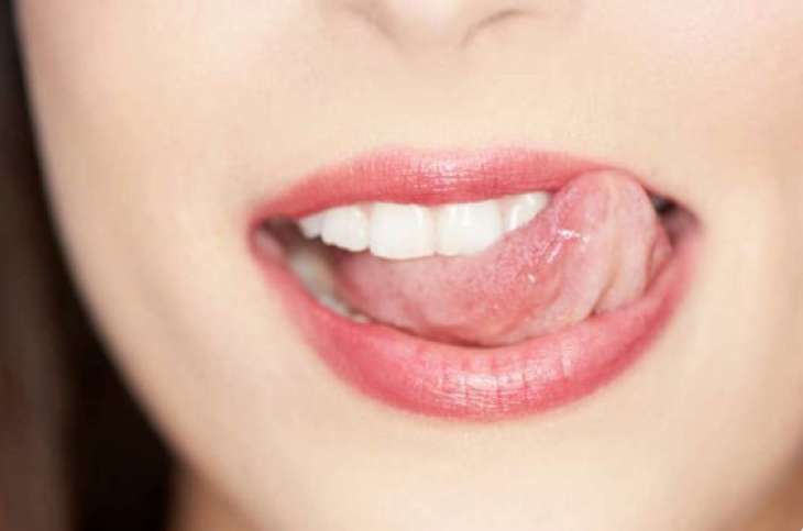 То кисло, то горько: врач назвал причину необычных привкусов во рту