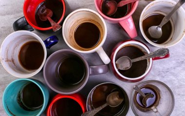 Избавляемся от чайного налета в чашках и термосе: действенные лайфхаки