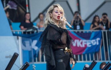Светлана Лобода похвасталась своим прессом