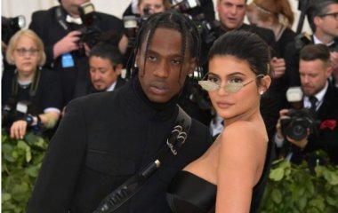 Новый роман: Трэвис Скотт отдыхает на яхте с моделью