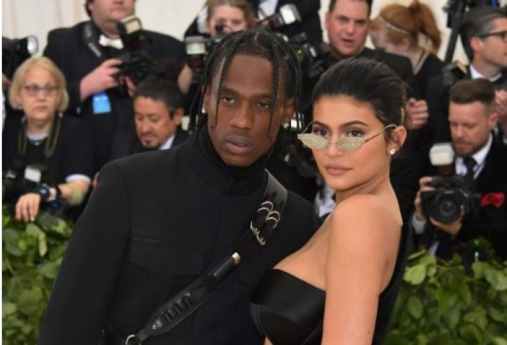 Новый роман: Трэвис Скотт отдыхает на яхте с моделью