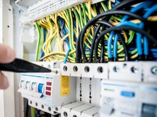 5 советов, как спасти технику от перепадов напряжения