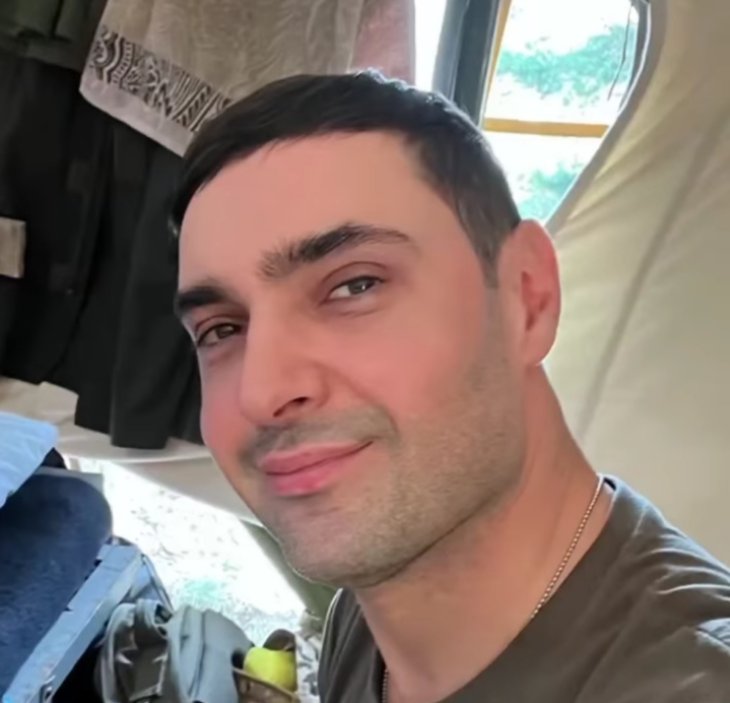 Не узнать: Виталий Козловский изменил внешность ради службы в армии