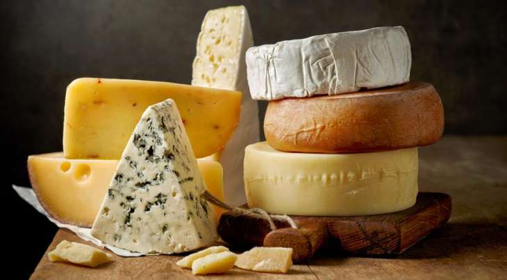 Диетолог рассказала о полезных и вредных свойствах сыра