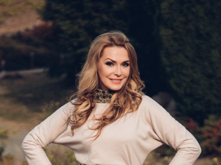 Ольга Сумская облачилась в аутфит в украинском стиле