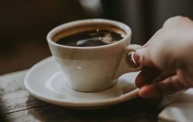 Навіщо додавати до кави оливкову олію: всього одна чайна ложка, а скільки користі