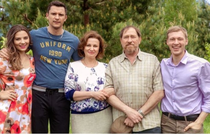 Россияне нагло украли популярный украинский сериал и опозорились ужасным фотошопом на постерах