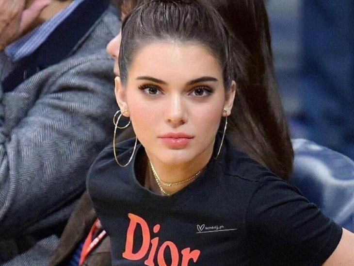 Кендалл Дженнер устроила грандиозную вечеринку со звездами в разгар пандемии