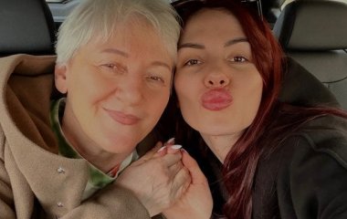 MamaRika вперше за тривалий час показалась із мамою і розсекретила їхній особливий відпочинок удвох