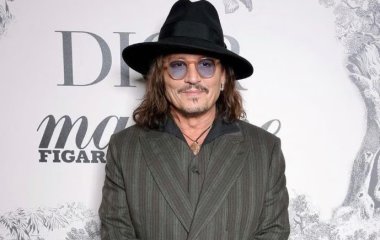 Джонни Депп показал автопортрет, написанный в его 