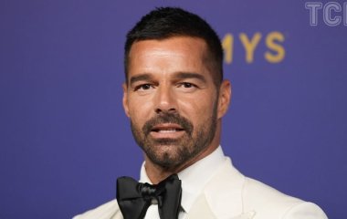 Рікі Мартін після обіцянки приїхати до України оскандалився зверненням російською мовою в Казахстані