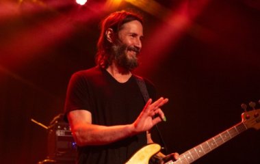 Киану Ривз выступил со своей рок-группой Dogstar в Голливуде