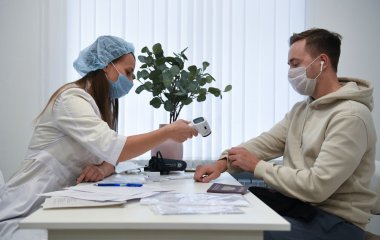 Лікар-отоларинголог назвала прості правила, як уникнути отиту влітку