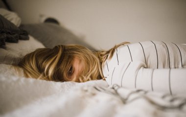Лікар розповіла, яку постільну білизну подарує якісний сон