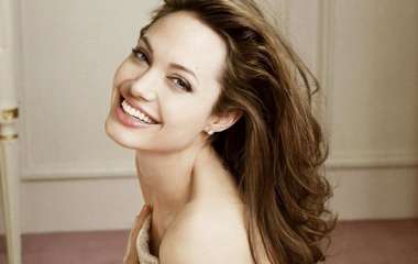 Анджелина Джоли вышла в свет в наряде который подчеркивает ее худобу (ФОТО)