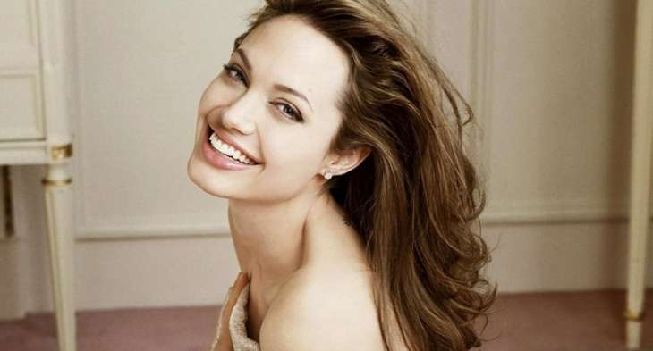 Анджелина Джоли вышла в свет в наряде который подчеркивает ее худобу (ФОТО)