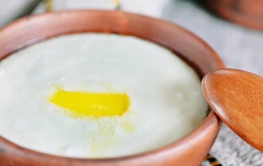 Добавку будут просить даже взрослые: хитрый способ позволит приготовить вкусную манку