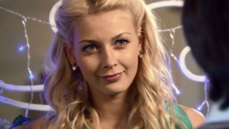 Актриса Любава Грешнова с мужем Михаилом Пшеничным устроили зимнюю фотосессию