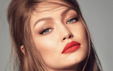 Джиджи Хадид прогулялась улицами Милана в модном образе 