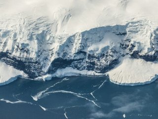 Робот знайшов дивні структури під льодом Антарктиди й раптово зник
