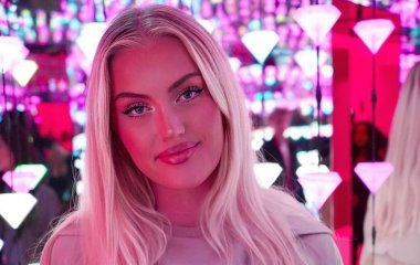 Зірка OnlyFans хоче народити першу дитину на Марсі від Ілона Маска (фото)