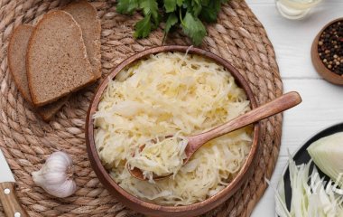 Цей рецепт квашеної капусти підкорив Мережу — хрумка, ароматна й без маринаду