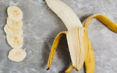 Чому досвідчені господині ніколи не викидають бананових шкірок: 5 корисних ідей застосування