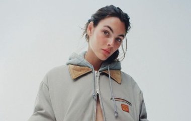 25-летняя девушка Ди Каприо снялась топлес для известного глянца и сверкнула стройным телом