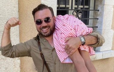 Андре Тан показал редкие фото со своей дочерью и поздравил ее с 8-летием