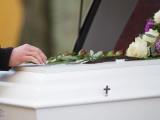 Що робити з речами людини після її смерті: священник дав чітку відповідь