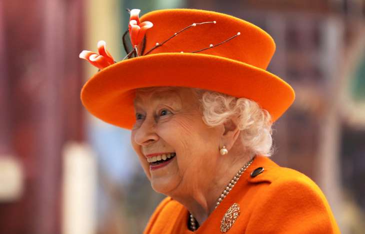 Королева Елизавета II продемонстрировала поддержку Меган Маркл и принца Гарри