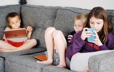 Вчені попередили про вплив гаджетів на поведінку дітей