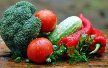 Геронтолог назвав найкращі продукти для літніх людей: від деменції та остеопорозу
