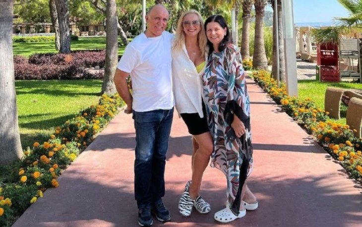 Лилия Ребрик залюбовала редкими фотографиями с родителями на семейном отдыхе