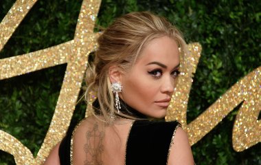 Рита Ора снова соблазняет поклонников идеальным телом в мини-бикини