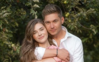 23-летняя жена Владимира Остапчука снялась топлес и ошеломила стройной фигурой