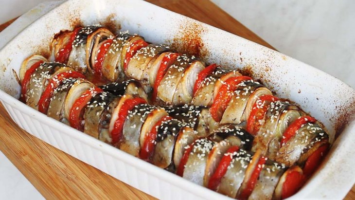 Сочная запеченная скумбрия в духовке: гости попросят рецепт
